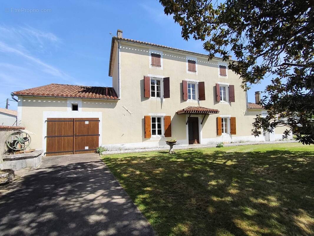 Maison à CHASSENEUIL-SUR-BONNIEURE