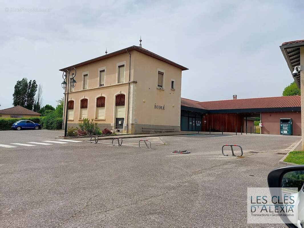 Terrain à SAINT-ROMAIN-DE-SURIEU