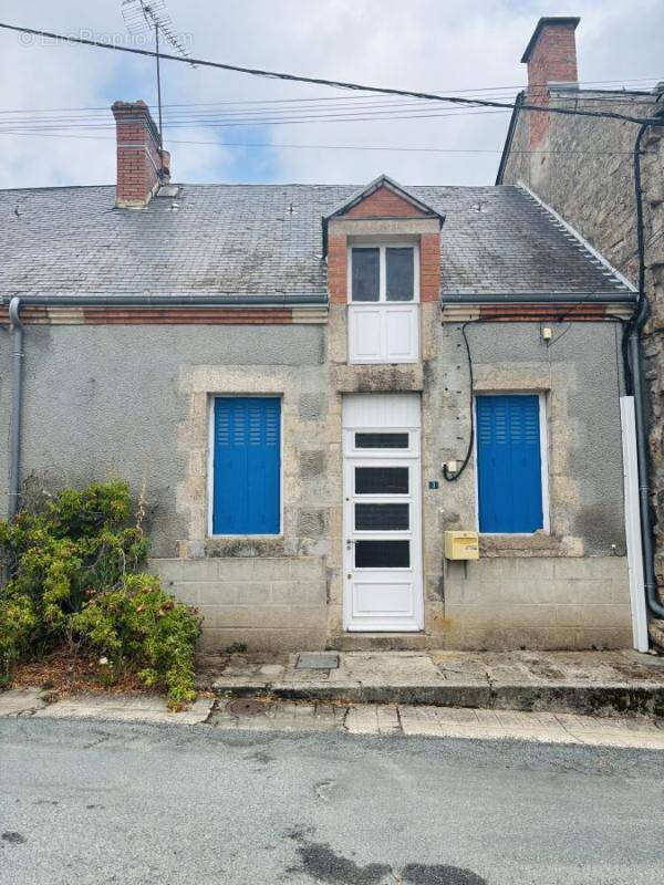 Maison à CLUGNAT