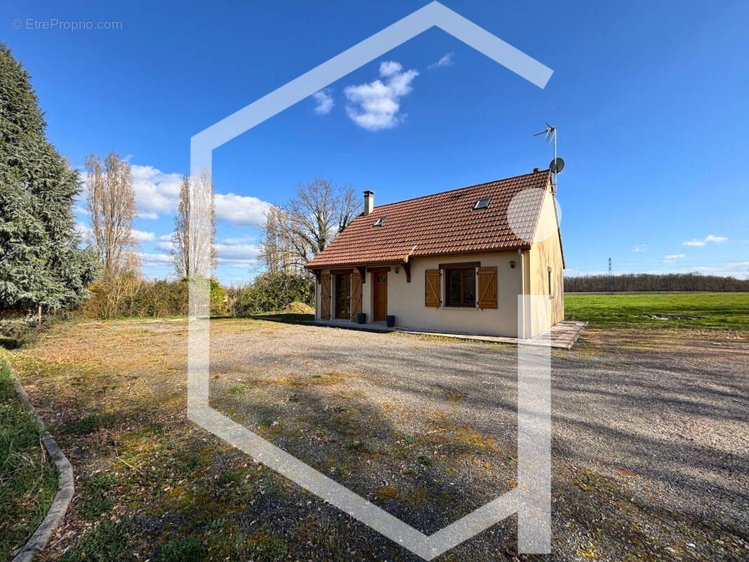 Maison à SURY-PRES-LERE