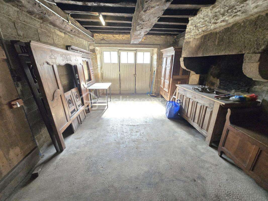 À Dinan, dans le secteur recherché de Léhon, maison de ville en pierre avec garage et courette - photo 15