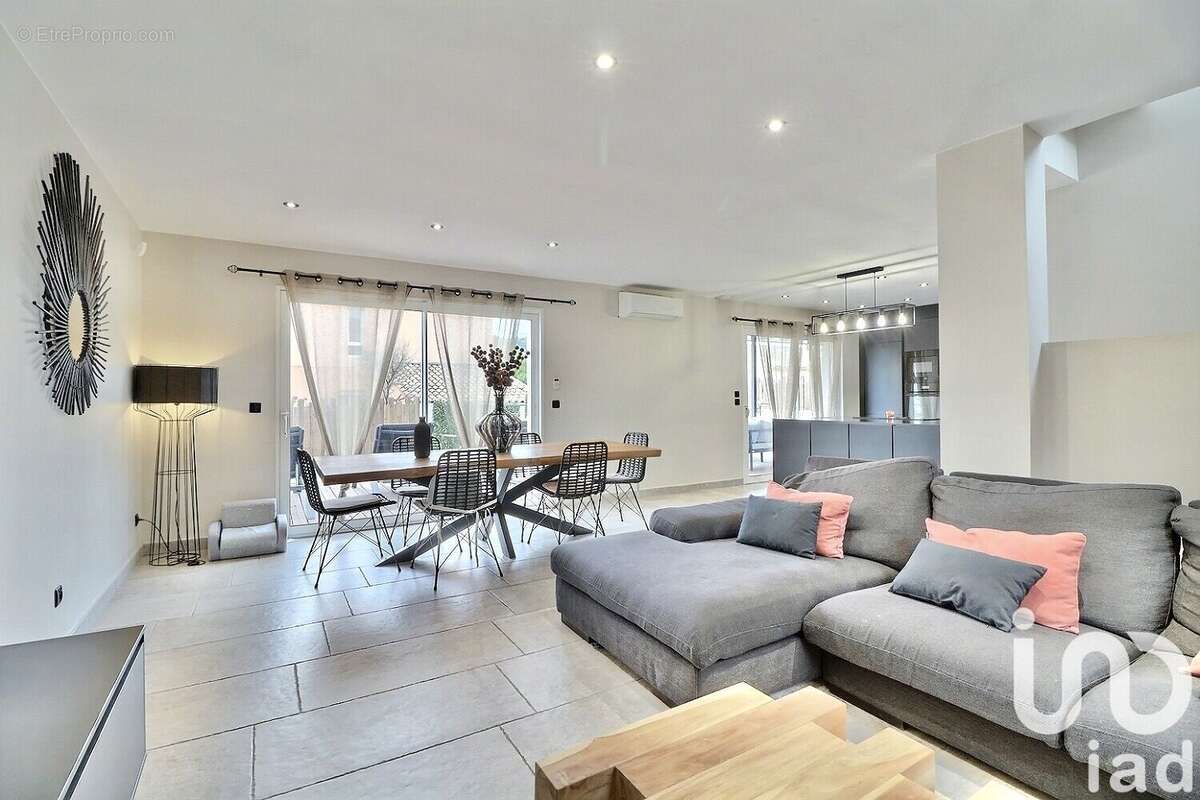 Photo 9 - Maison à LE CASTELLET