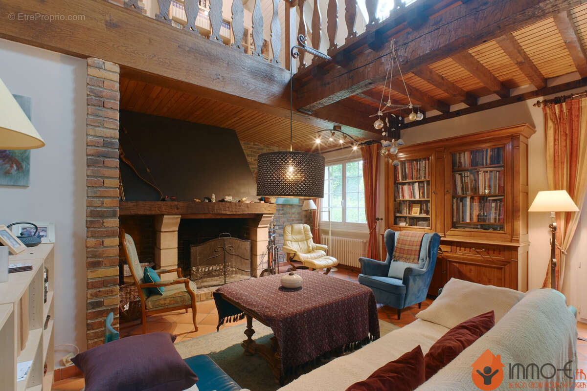 Maison à CONDE-SAINTE-LIBIAIRE