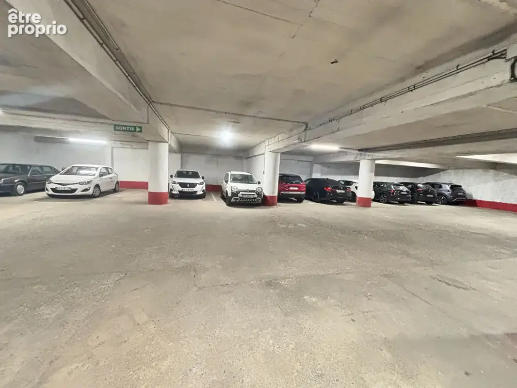 GARAGE / PARKING - Béziers - 671 m2 - photo 9
