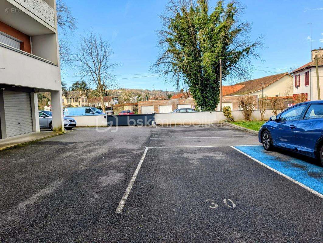 Parking à JURANCON