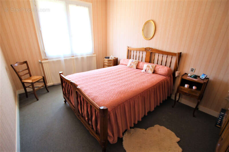 Dpt Charente Maritime (17), à vendre SAINT JEAN D'ANGELY maison P5 de 144 m² habitables avec garage - photo 3