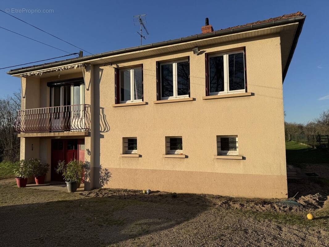 Maison à REUGNY