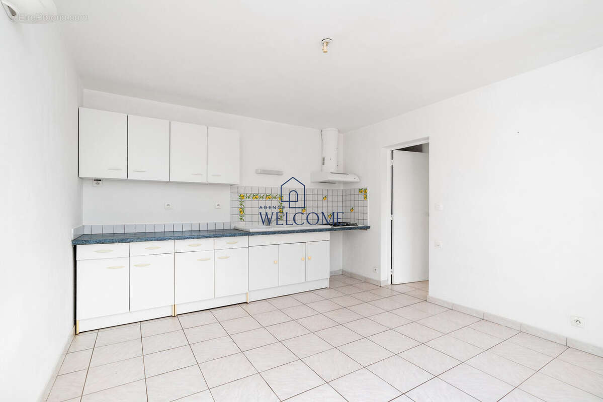 Appartement à UCHAUD