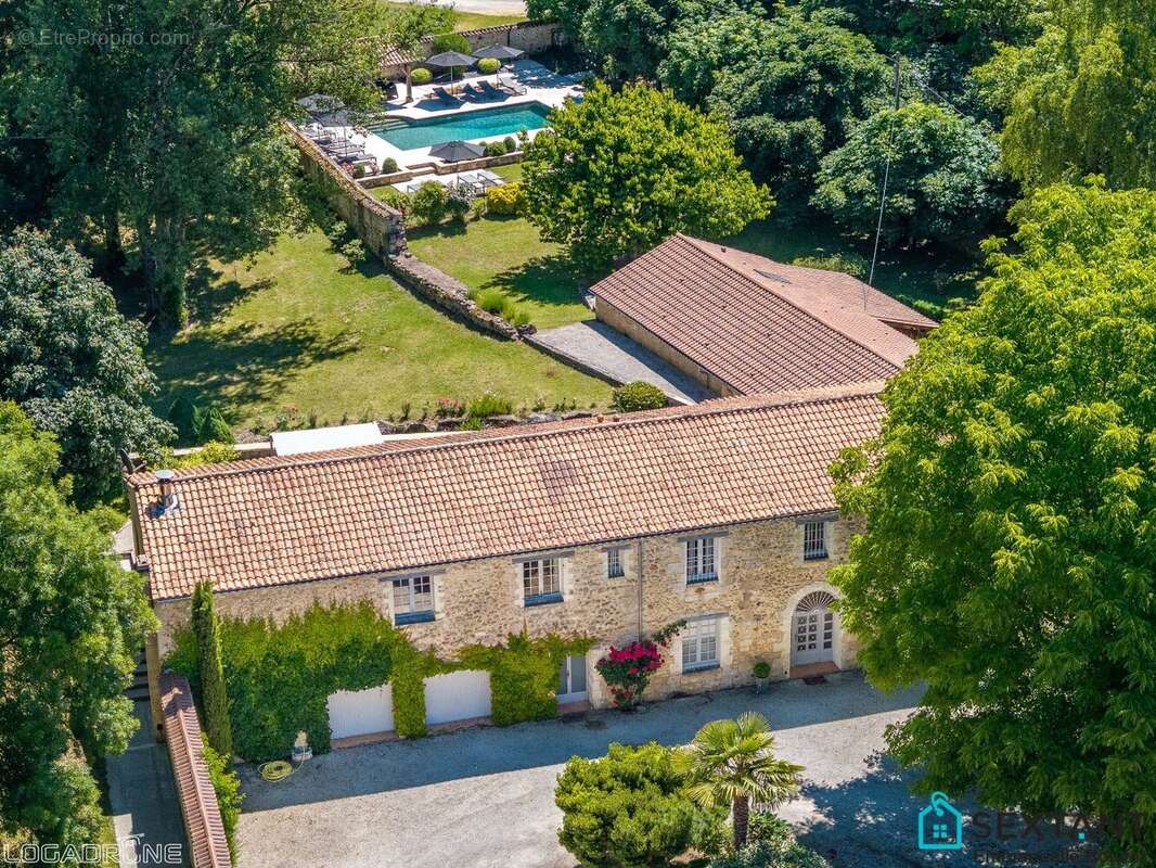 A 15 min de Bergerac, superbe propriété en pierre rénovée sur plus de 3 HA, 4 habitations, grange, superbe espace piscine - photo 2