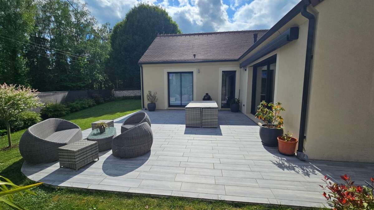 Maison à HOUDAN