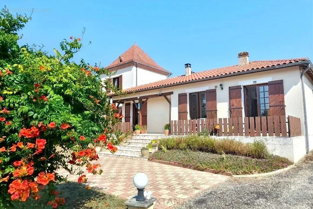 Maison à CREYSSE