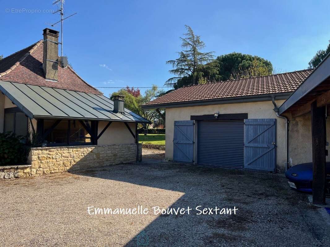 Maison en pierres, 4 chambres, 2 sde, garage, car-port, atelier, véranda, sur 4750 m2 clos. - photo 24