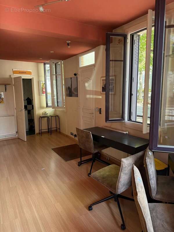 Commerce à SURESNES