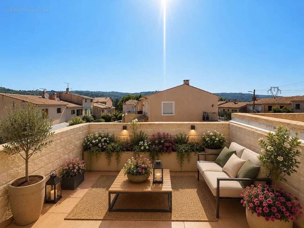 LA GAUDE – LA BARONNE  Maison rénovée 3 chambres avec jardin, garage et revenus photovoltaïques - photo 13