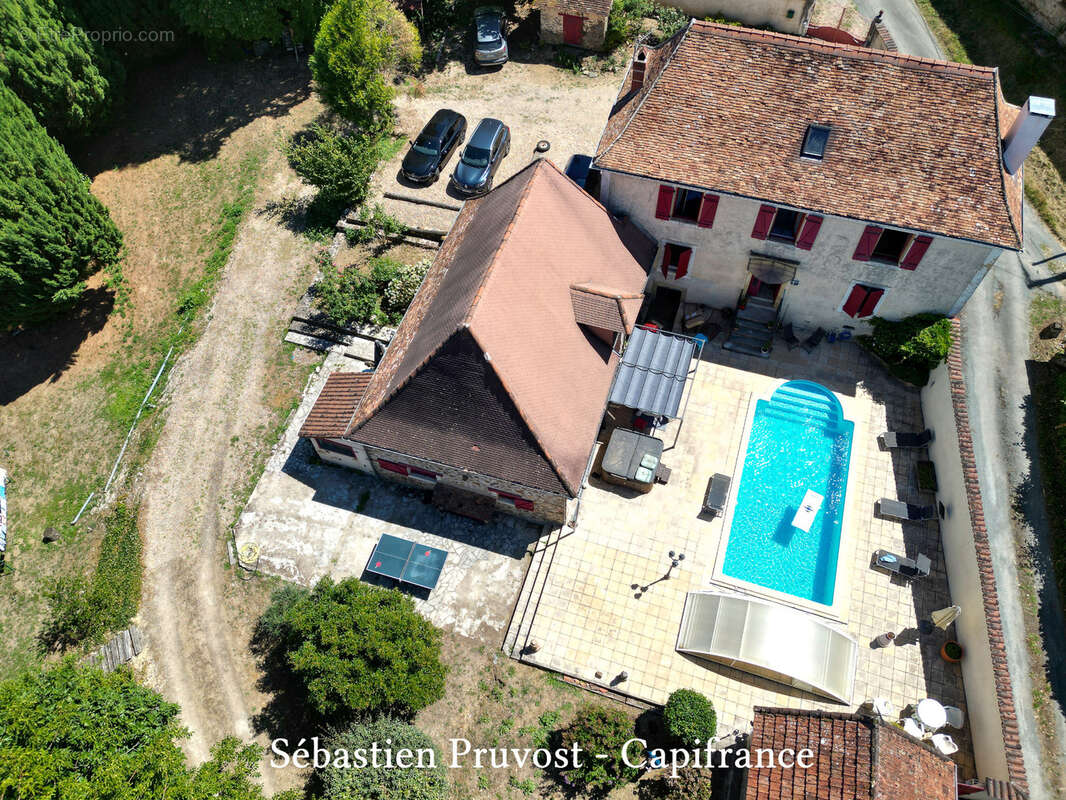 Dpt Dordogne (24), à vendre 11 pièces proche Thiviers (24) propriété de 325 m², terrain 22200 m², dépendance, piscine - photo 4