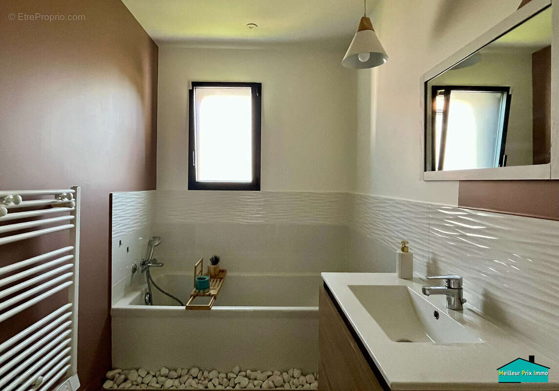 Maison aux excellentes prestations, avec 3 chambres et garage double ! - photo 9
