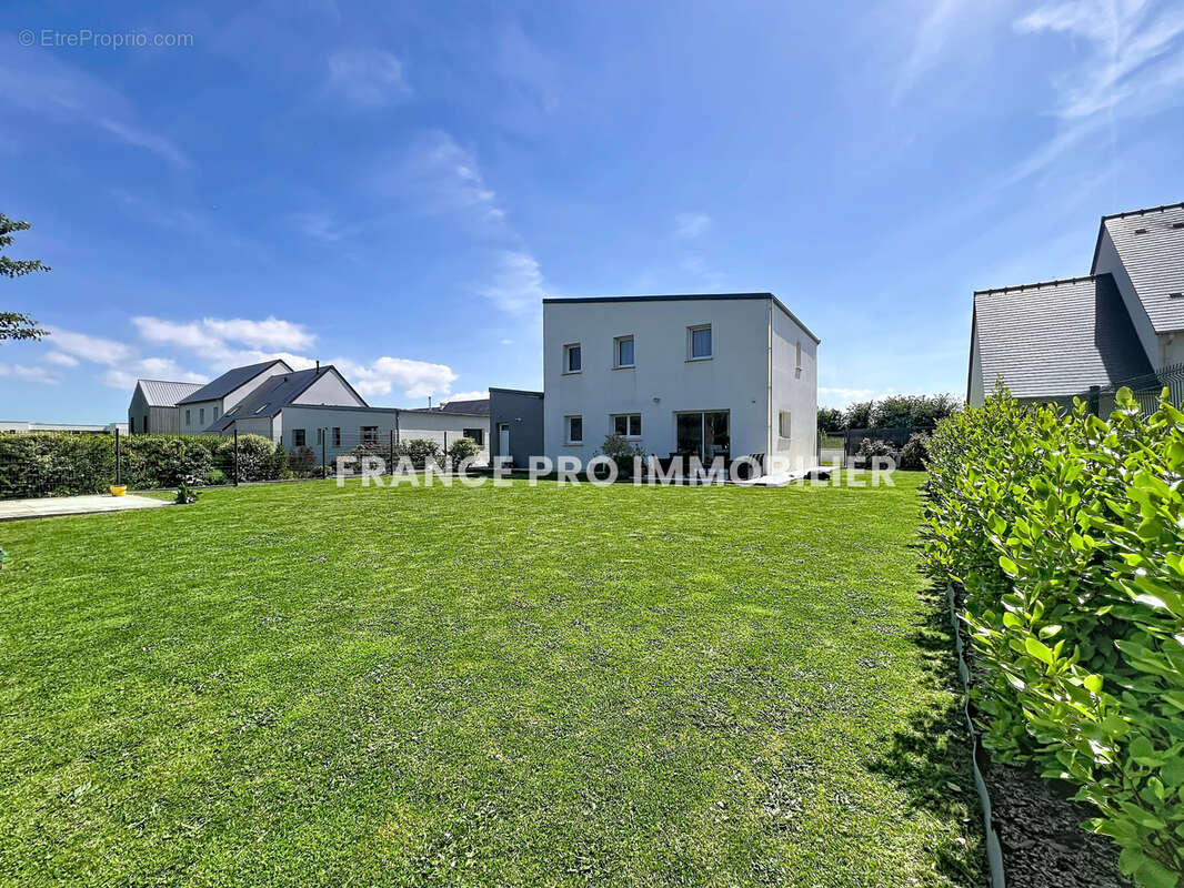 Maison à EQUEURDREVILLE-HAINNEVILLE