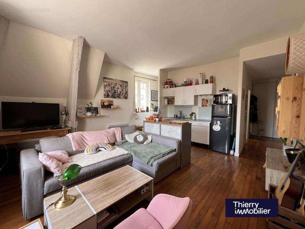 PLACE EUGENE LIVET - Duplex de charme au dernier étage avec parking - photo 2