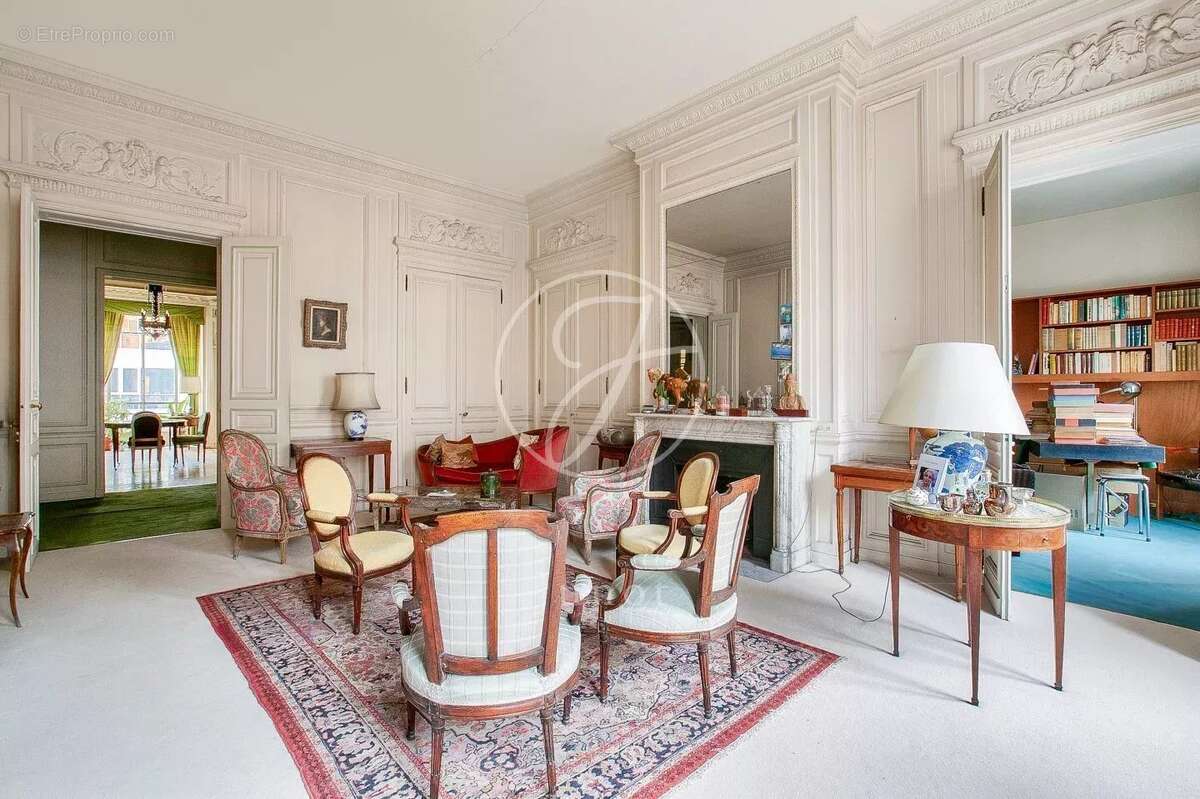 Appartement à PARIS-16E