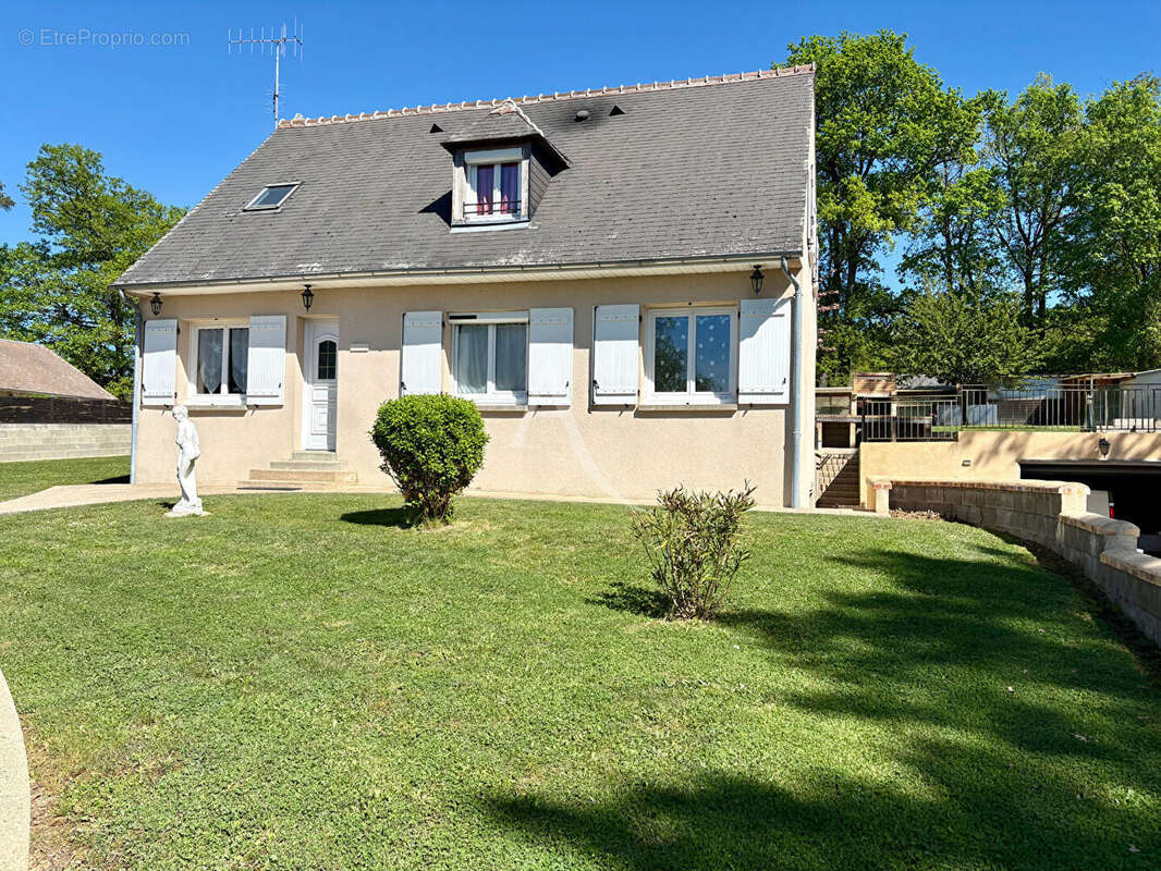 Maison à LUZILLE