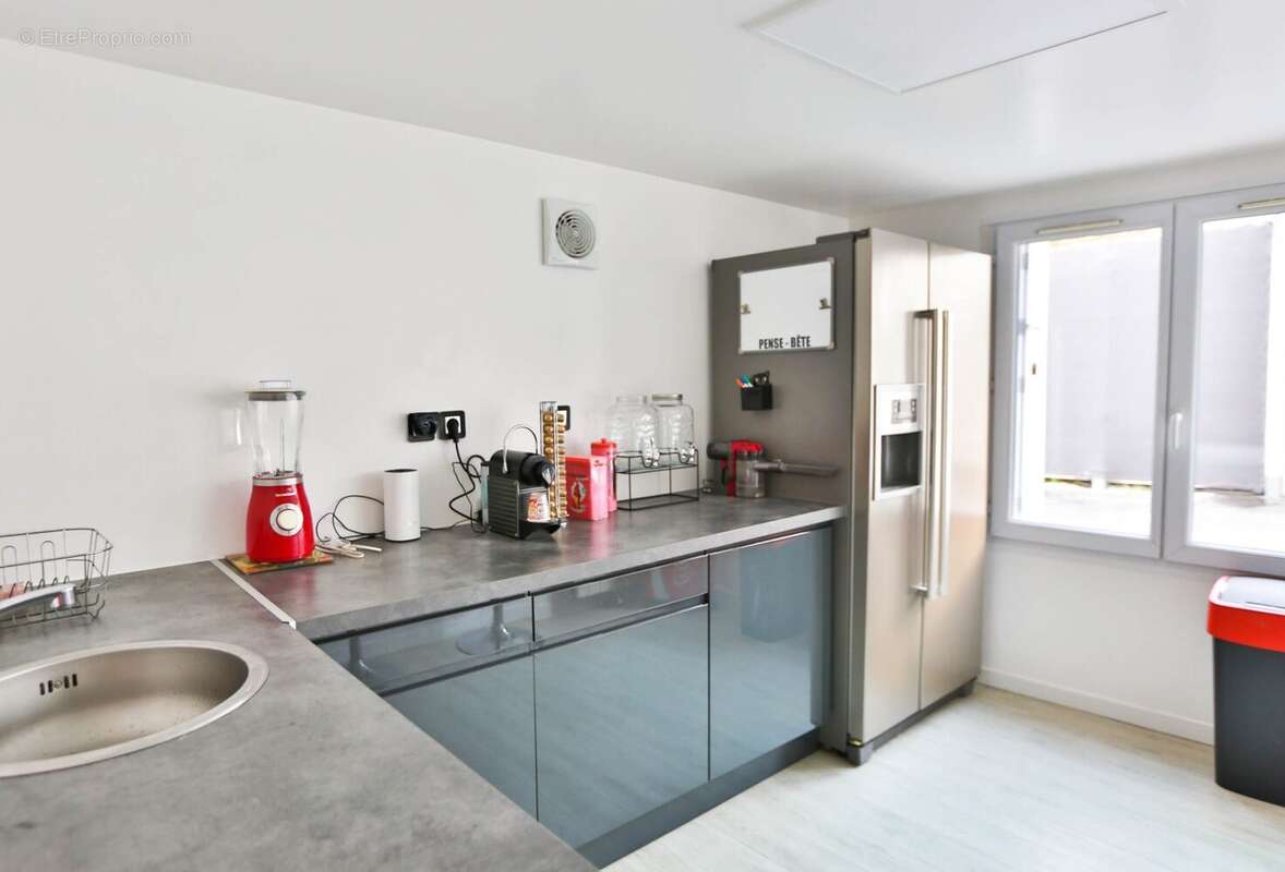 cuisine sous sol  - Maison à GOURNAY-SUR-MARNE