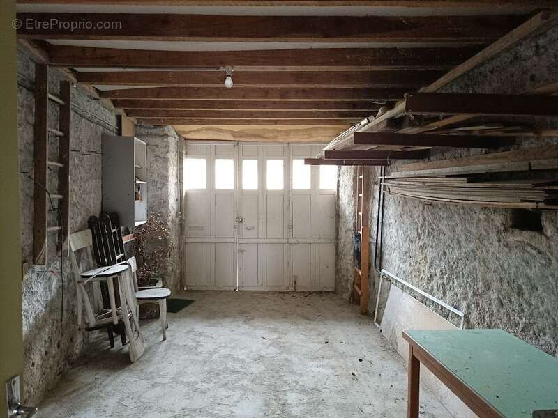 Maison à VERNET-LA-VARENNE