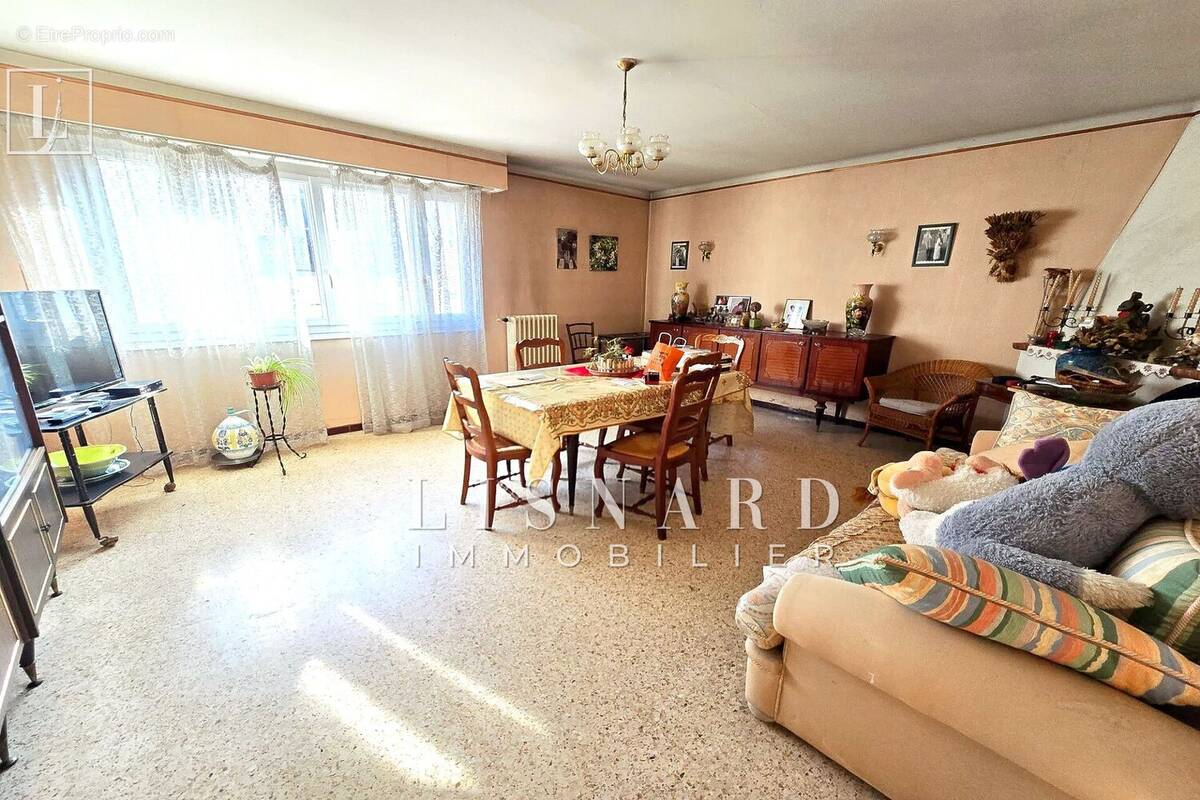 Appartement à VALLAURIS