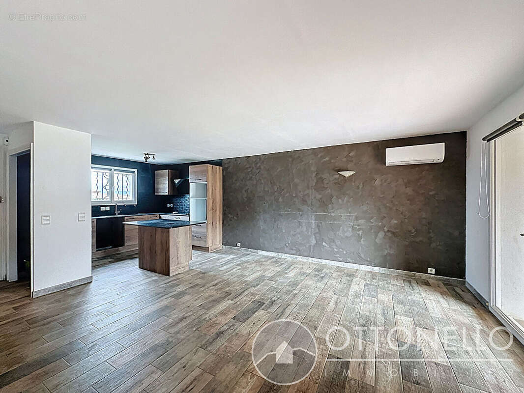 Maison à ROQUEBRUNE-SUR-ARGENS