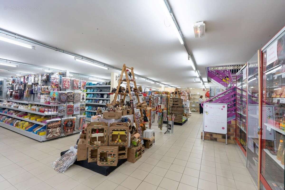 Commerce 960 m² à Sainte-Savine  - photo 2