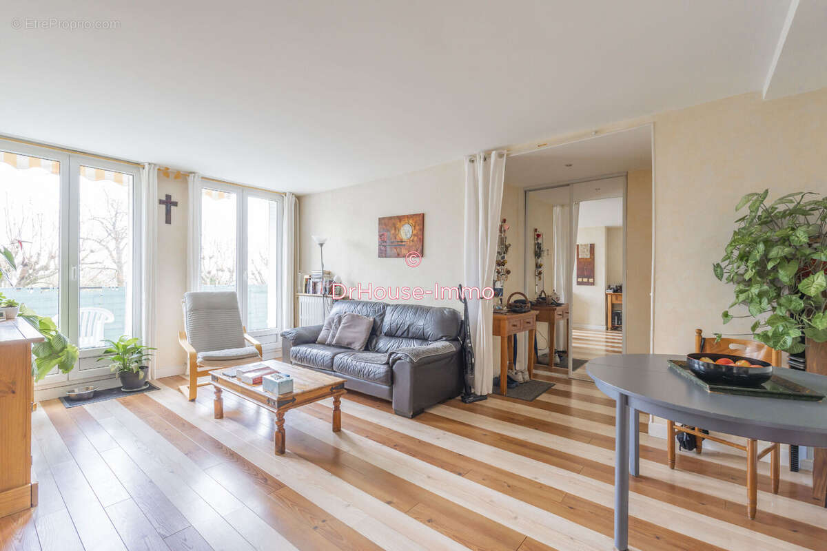 Appartement à LA CELLE-SAINT-CLOUD