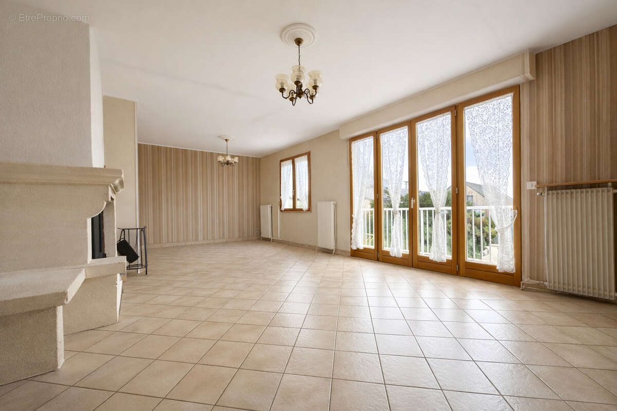 Maison à SAINT-LEU-D'ESSERENT