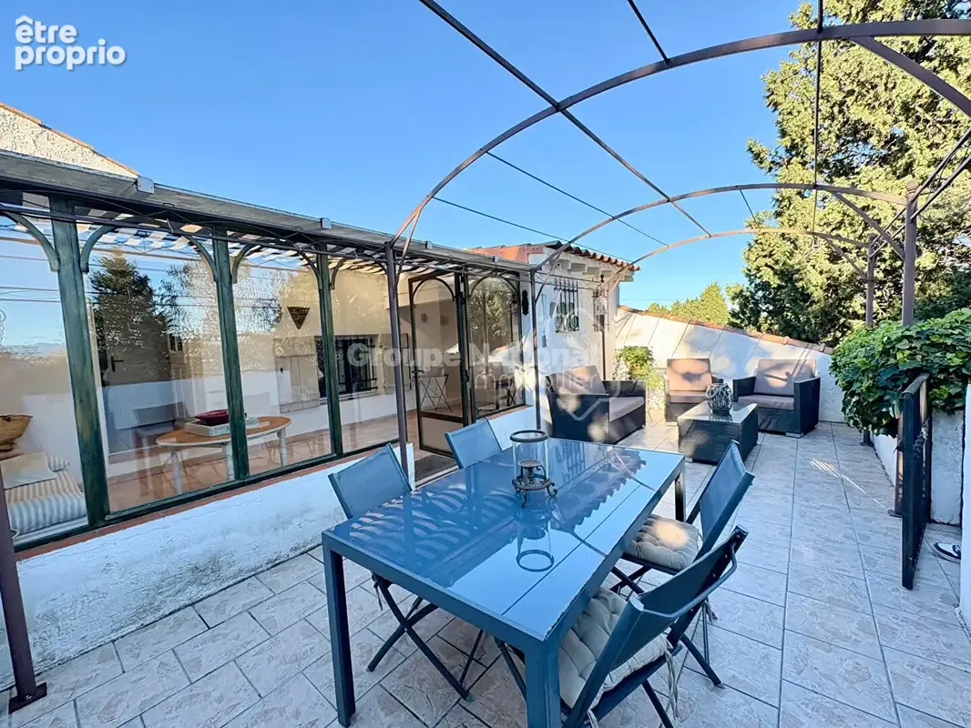 A VENDRE Mas 3/4 chambres, et maisonnette 1 chambre attenante indépendante sur parc arboré de 6400 m² avec piscine - photo 3