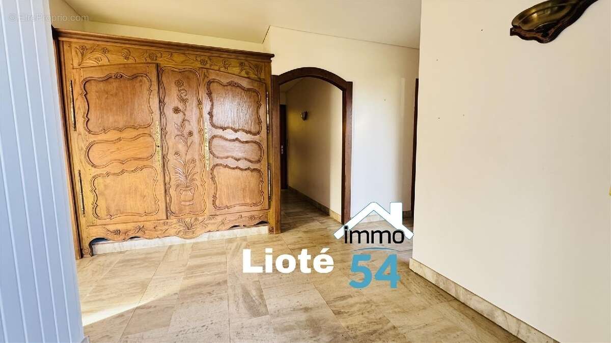 Maison à CREVECHAMPS