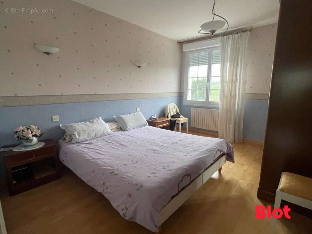 Maison 253 m² à Vitre  - photo 8
