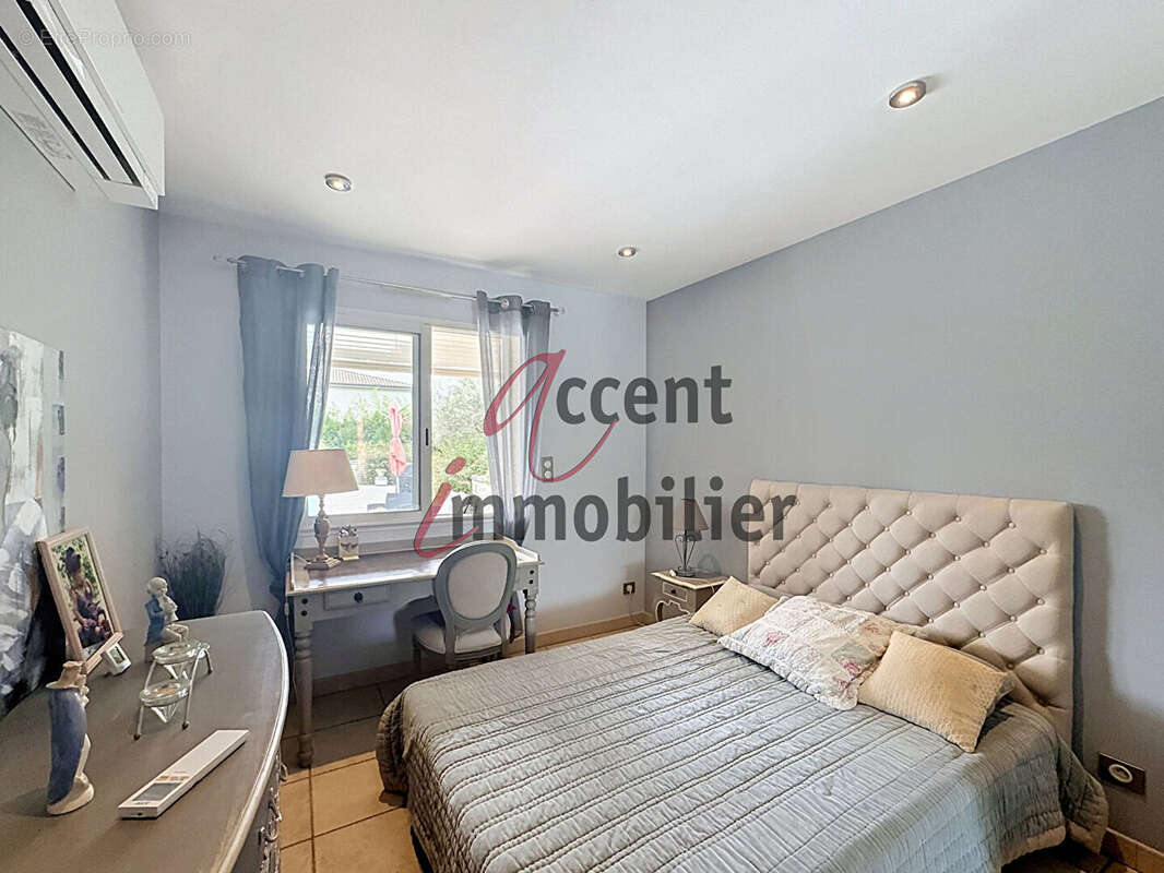 Cabannes, maison principale 180m² avec piscine sécurisée et son local d'activité - photo 5