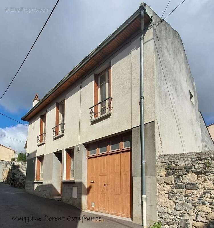 Maison à LA ROCHE-BLANCHE