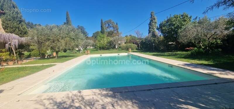 Maison à SAINT-MITRE-LES-REMPARTS