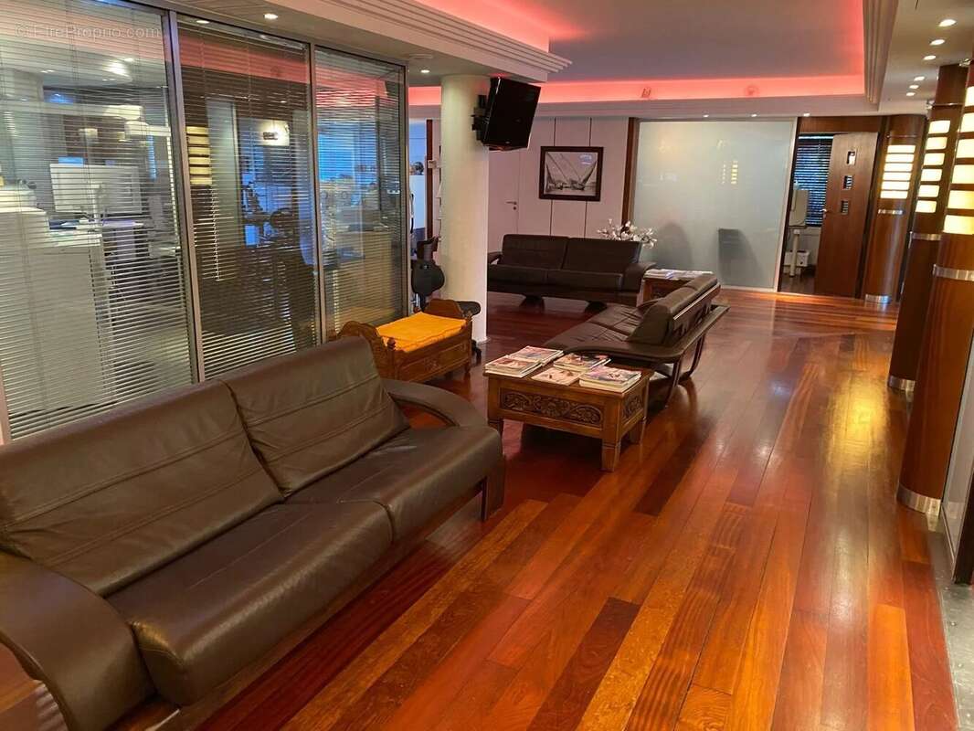 Cannes californie 320 m2 murs libres atypique local commercial ou professionnel 320 m2 prestigieux à cannes-quartier californie - photo 4