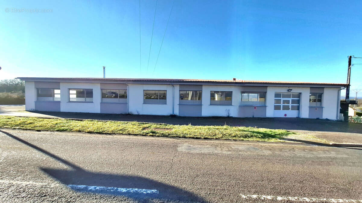 Commerce à FERRIERES