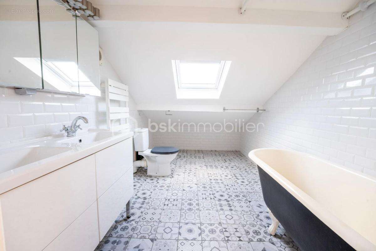 Maison à L'ISLE-D'ABEAU