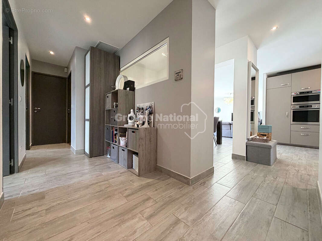 Maison T4/5 de plain-pied avec piscine et double garage - photo 7