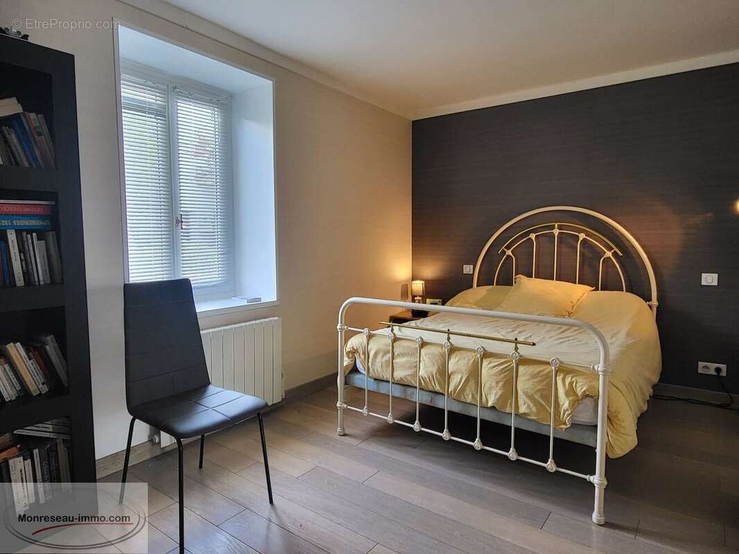 Propriete familiale avec caveau de 60m² ! - photo 4