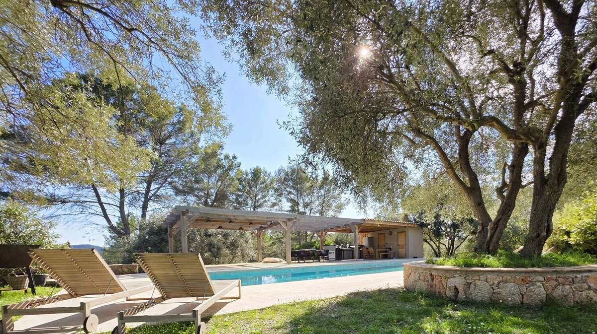 Maison à BAGNOLS-EN-FORET