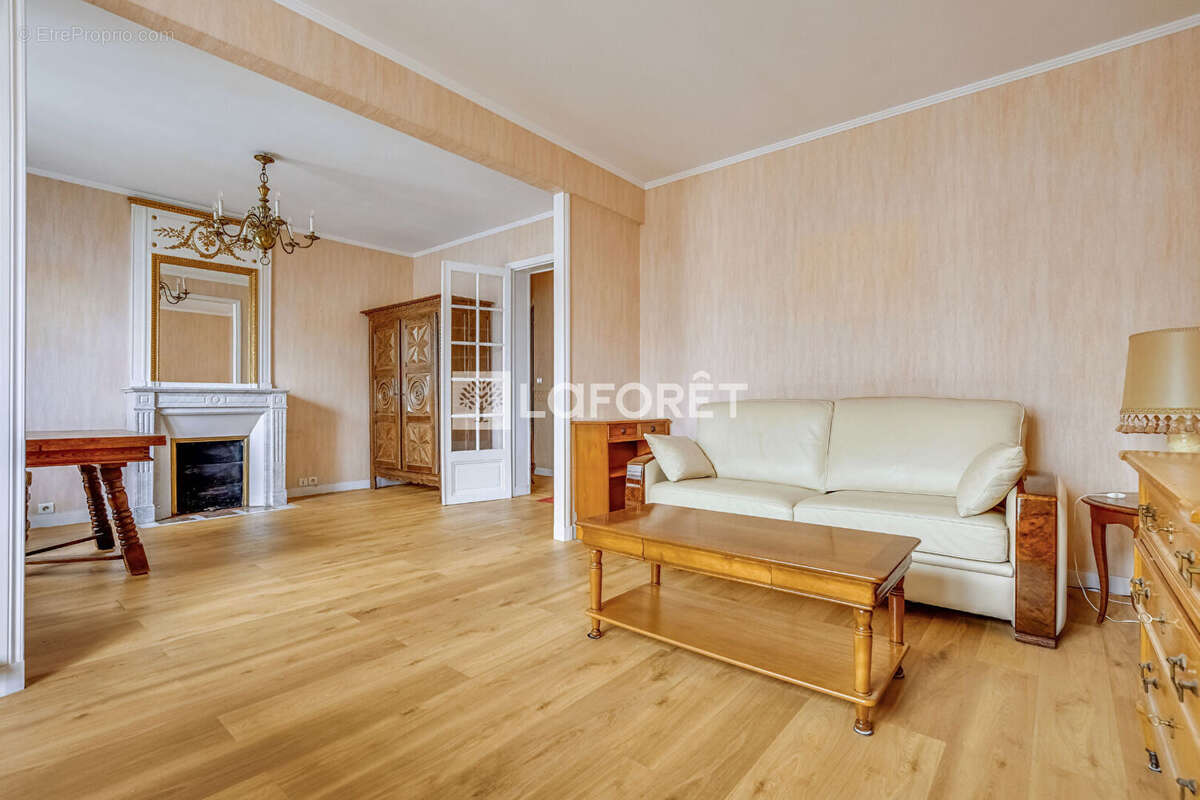 Vaugirard ? Bel appartement ancien traversant de 77 m² au pied des commerces - photo 3