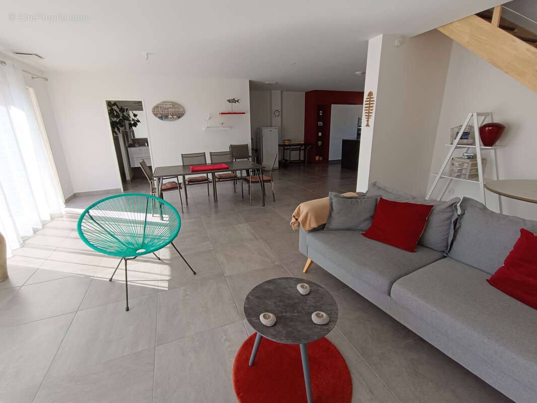 Maison à SAINT-LAURENT-DE-LA-SALANQUE