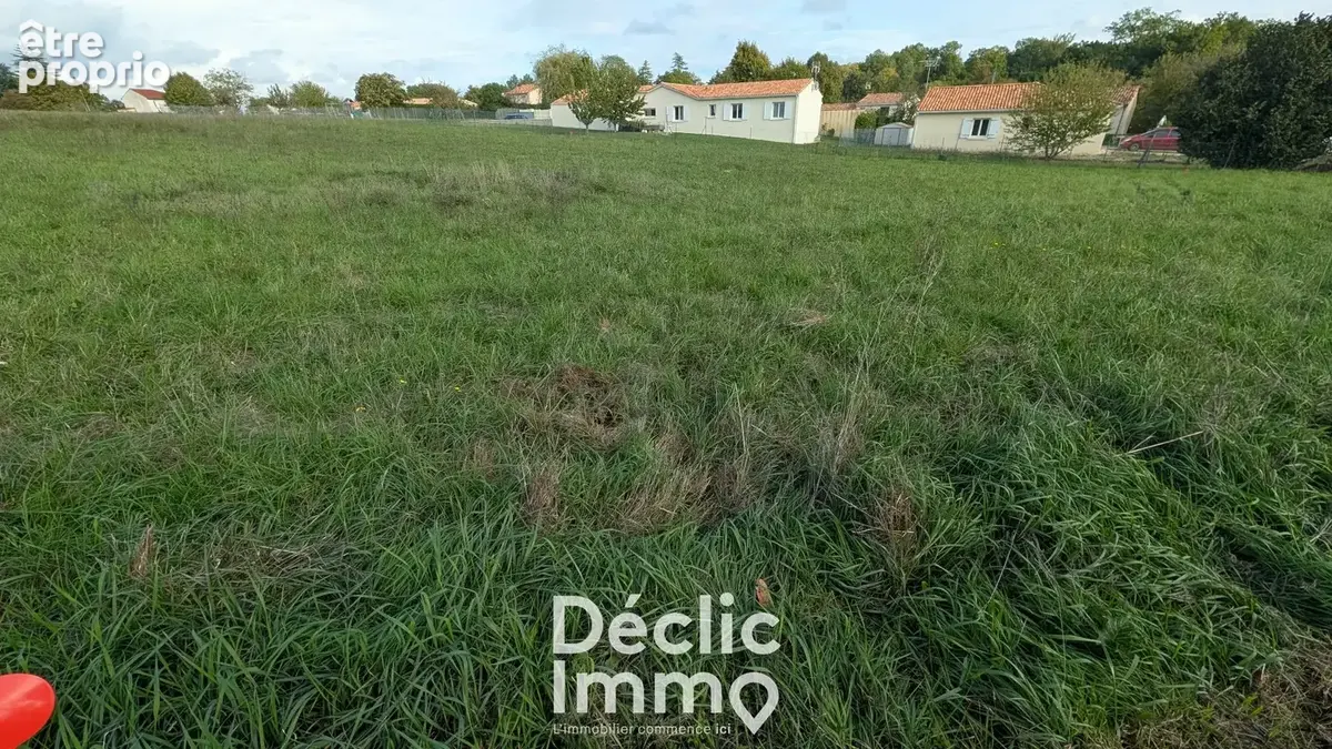 Terrain constructible 750m² Linars centre - photo 2