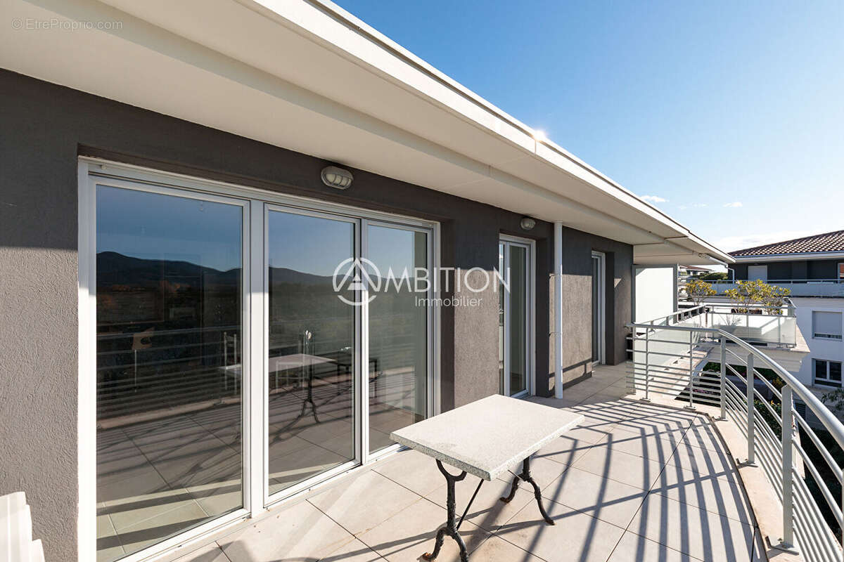 Appartement à PUGET-SUR-ARGENS