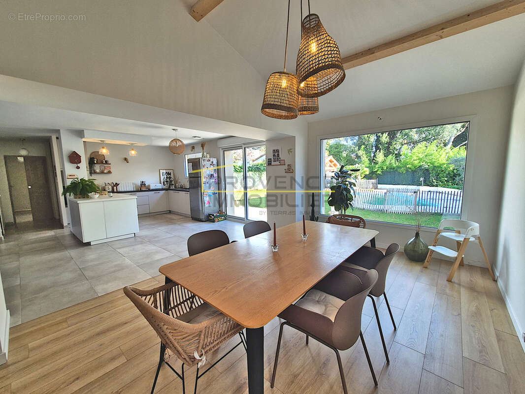 Maison à MONTELIMAR