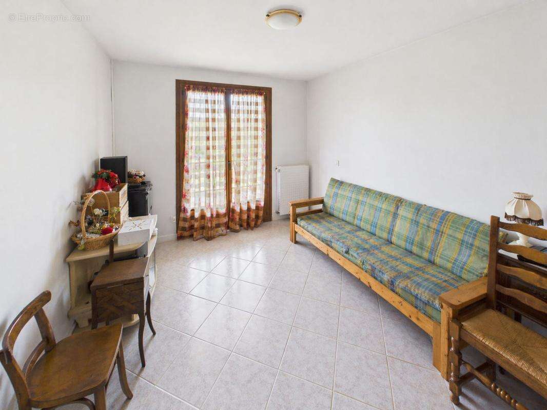 SAINT-JEOIRE-PRIEURÉ - Maison individuelle de plain-pied sur terrain de 1760 m² - photo 13