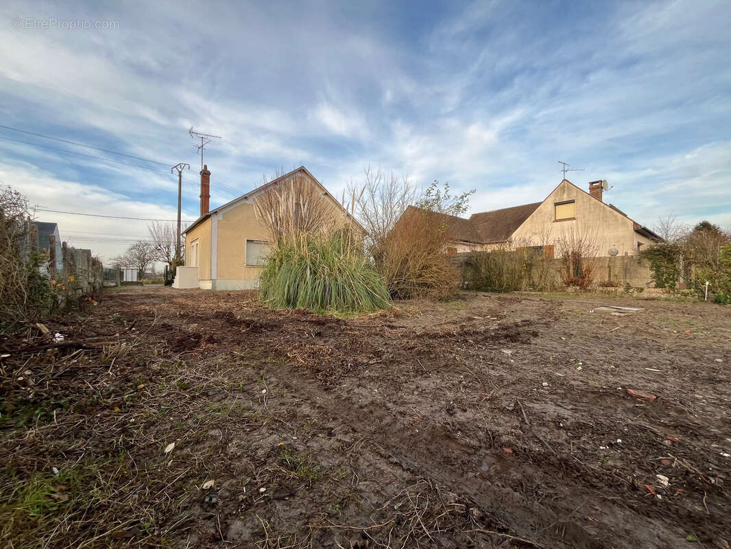 Maison à LA CHAPELLE-SAINT-MESMIN